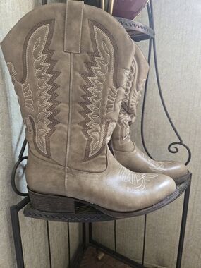 Women’s Taupe Western Cowboy Boots - Stylish Embroidered Zipper Style